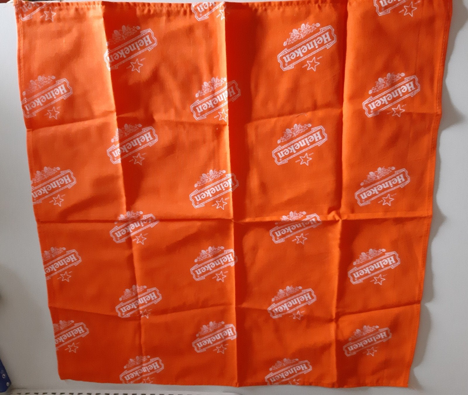Heineken oranje doek/sjaal, Verzamelen, Merken en Reclamevoorwerpen, Ophalen of Verzenden, Zo goed als nieuw, Reclamebord