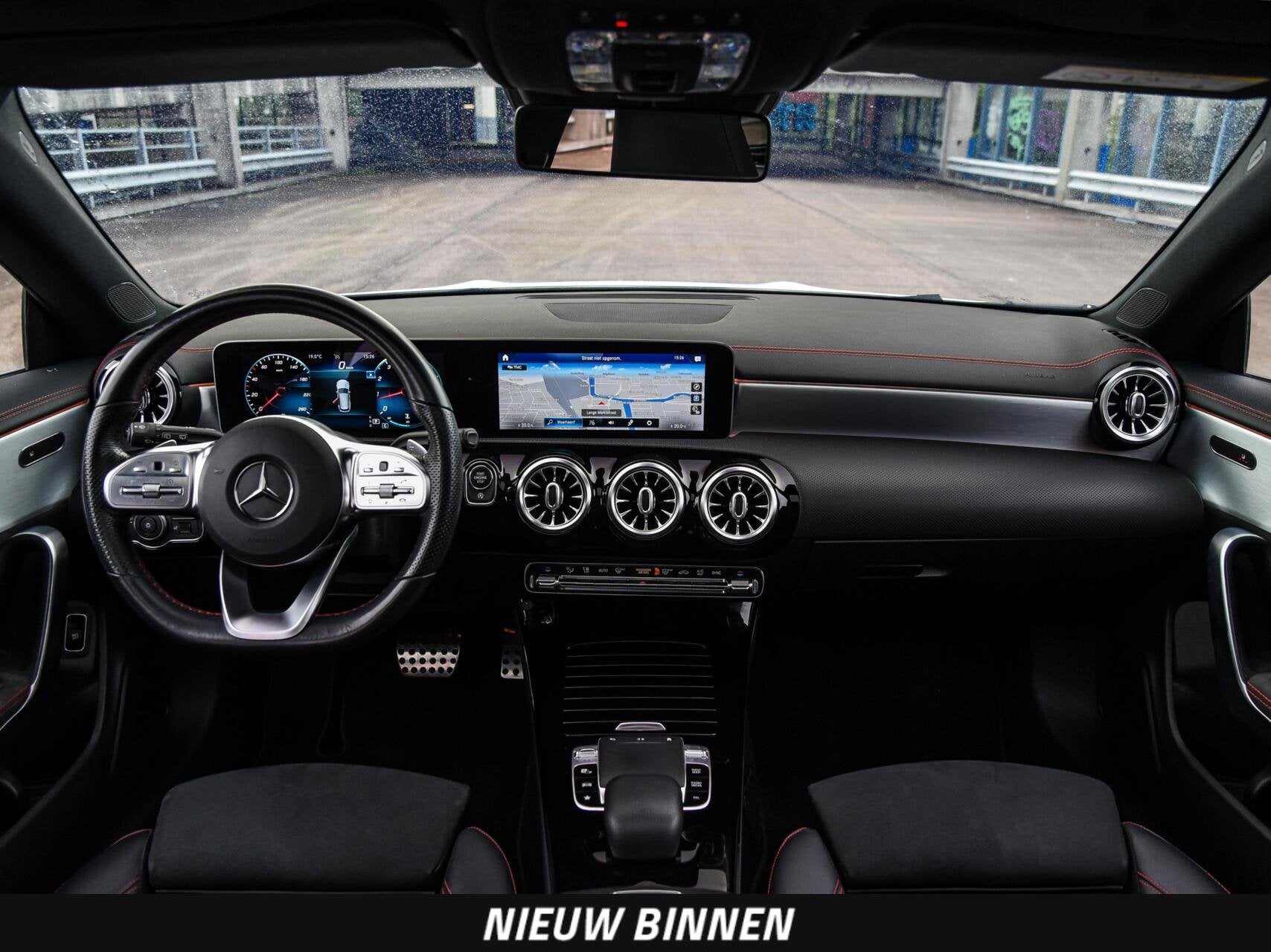 Mercedes-Benz CLA-klasse Shooting Brake 180 AMG Panoramadak, Auto's, CLA, 136 pk, Gebruikt, 4 cilinders