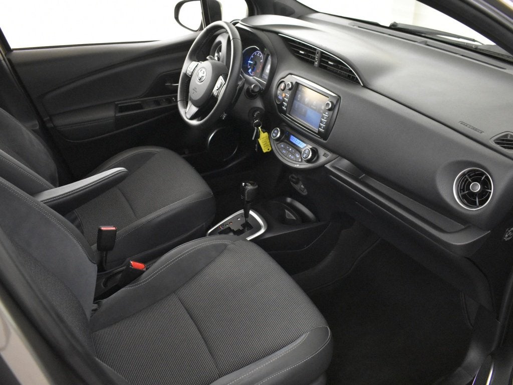 Toyota Yaris 1.5 VVT-i Executive | Navigatie | Trekhaak | Ca, Auto's, 4 cilinders, Leder en Stof, Origineel Nederlands, Bedrijf