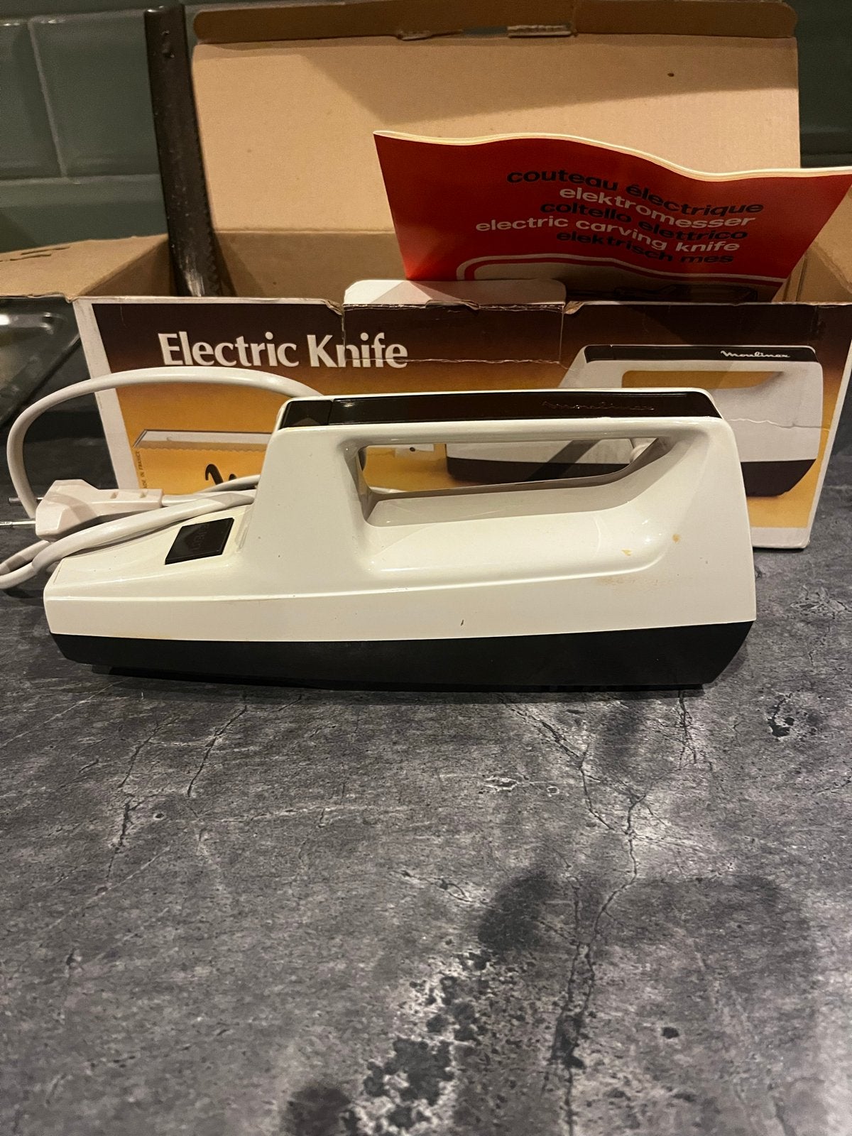 Vintage Moulinex Elektrisch Mes - Model 246, Kunststof, Ophalen of Verzenden, Zo goed als nieuw, Snijmachine