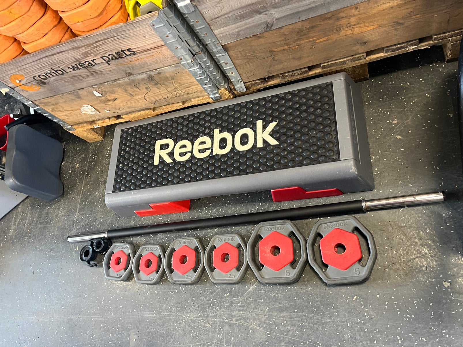 Reebok  rep 20 kg bodypump set met step grijs rood, Sport en Fitness, Gebruikt, Ophalen of Verzenden, Reebok, Step