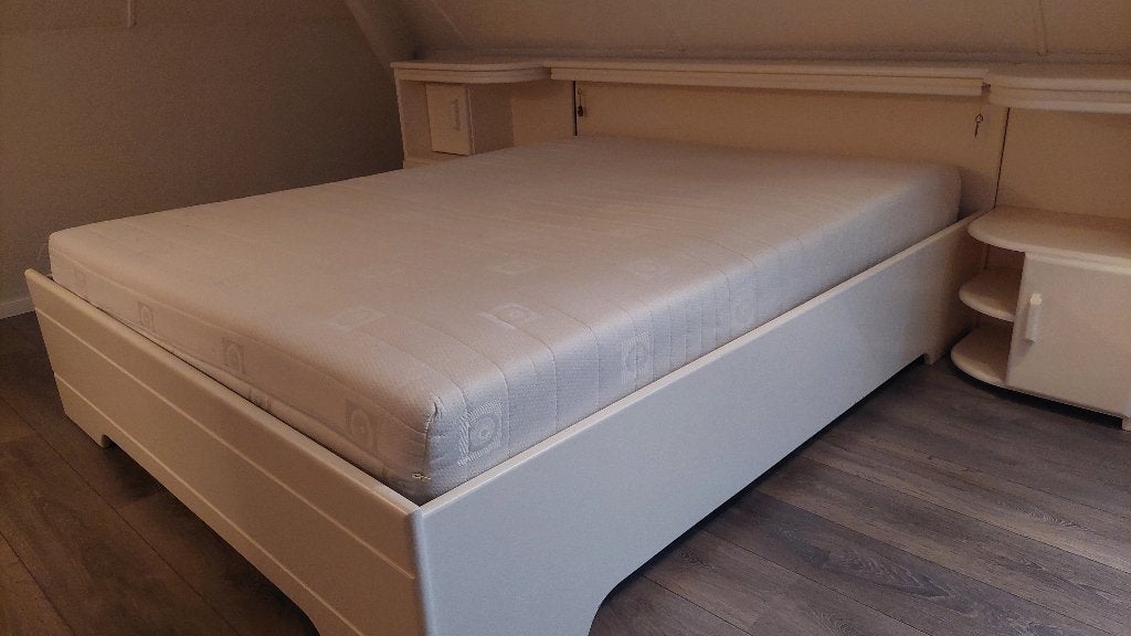 Slaapkamer MDF in prima staat, zonder matras, gratis., Ophalen, Wit, Tweepersoons, 200 cm