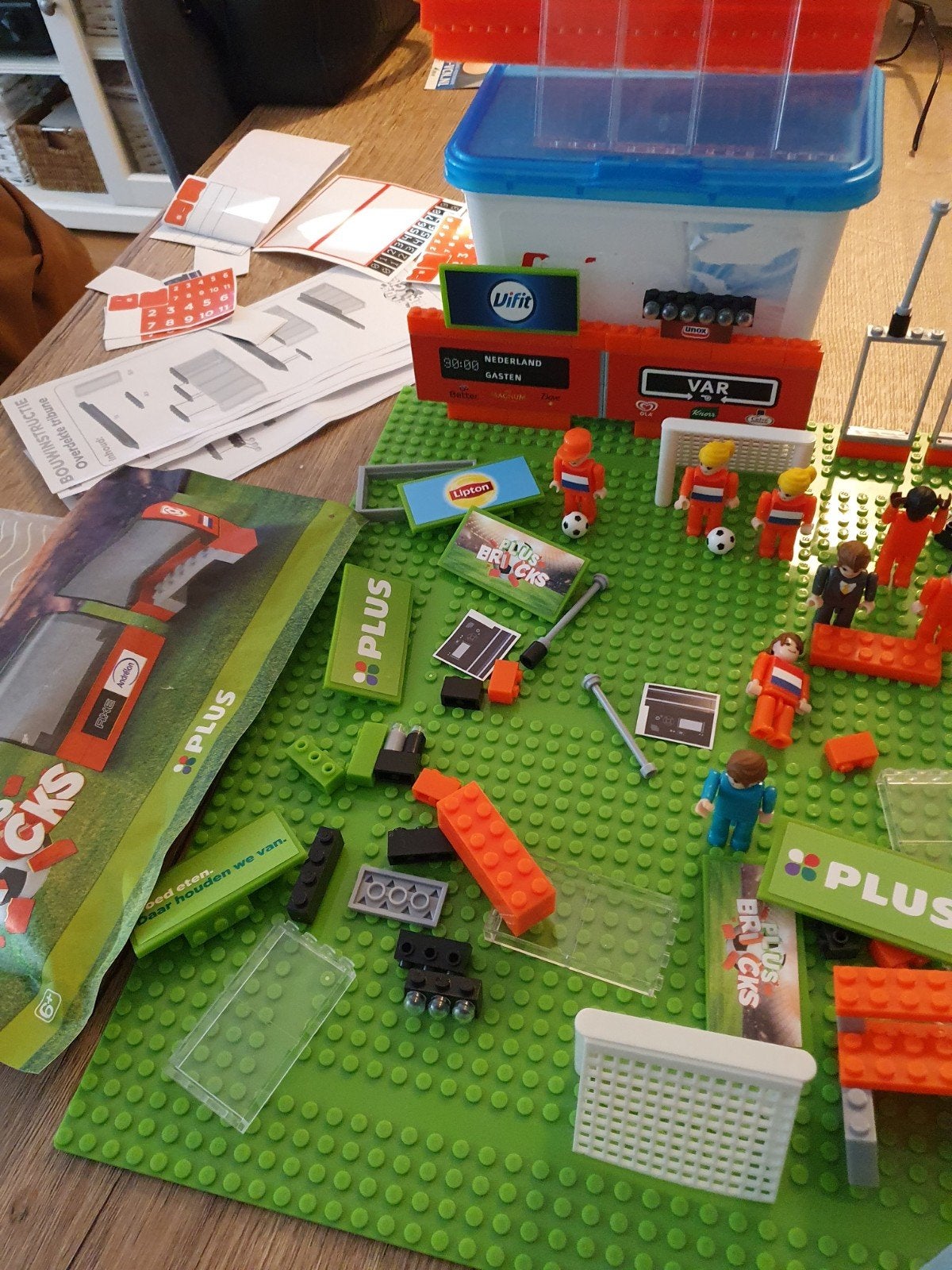 PLUS BRICKS EK Voetbalstadion - Complete set met instructies, Ophalen of Verzenden, Zo goed als nieuw, Overige merken