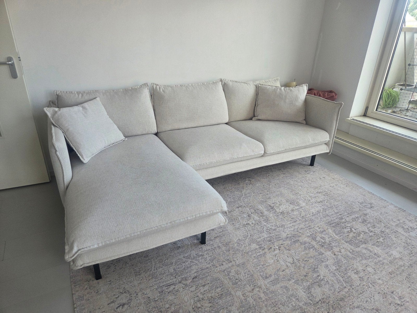 Witte hoekbank met chaise longue Kwantum, Ophalen, Zo goed als nieuw, Stof, Modern, Comfortabel
