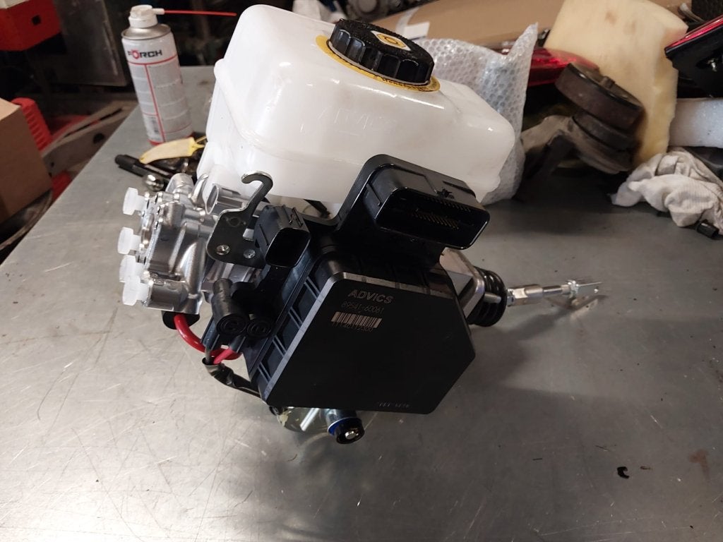 Hoofdremcilinder Landcruiser 120 J120 en Land Cruiser 150, Niet ingevuld, Niet ingevuld, Nieuw, Ophalen of Verzenden