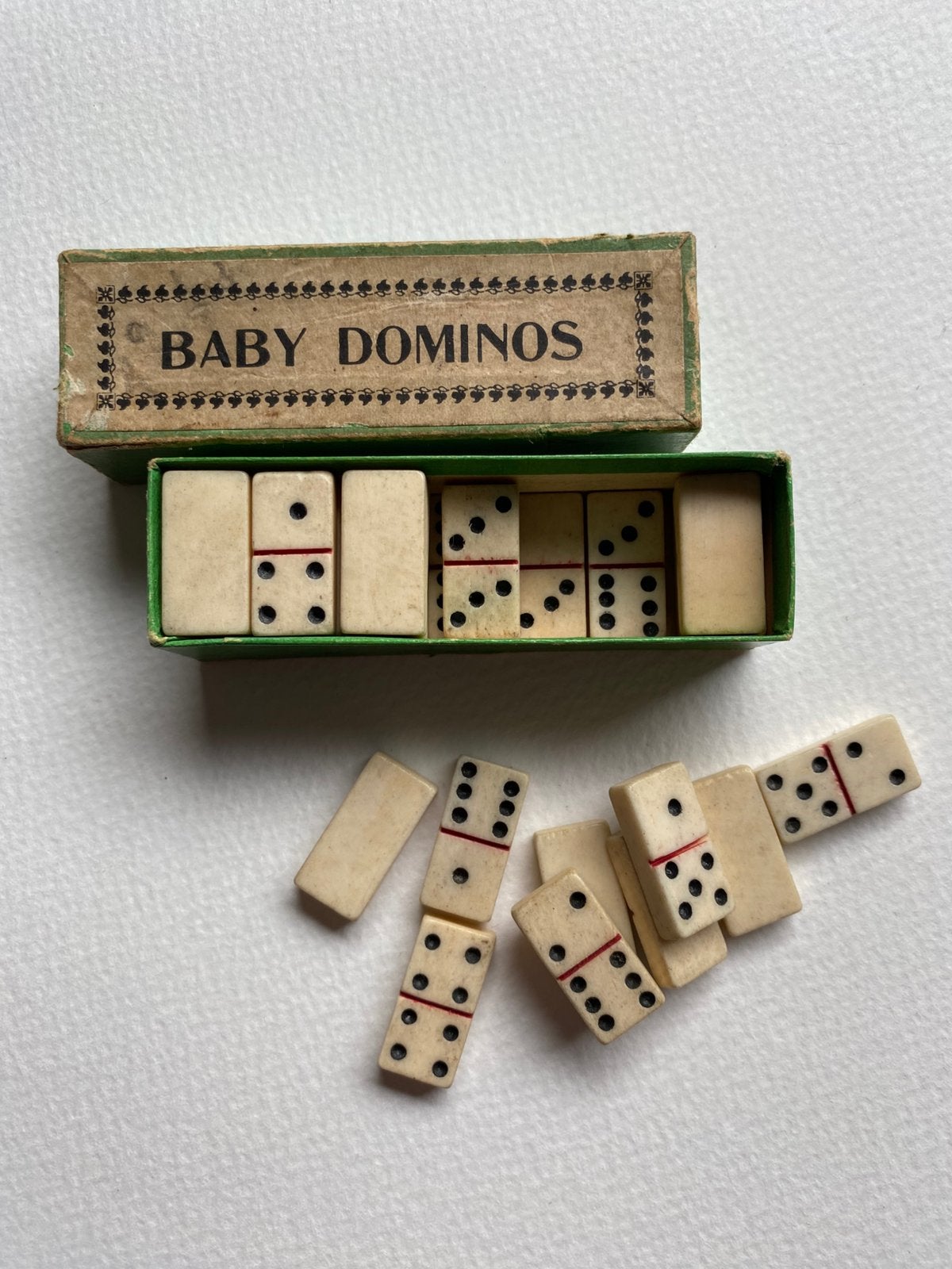 Antiek Mini domino spel steentjes zijn 2x1cm doosje is 8x2cm, Computers en Software, USB Sticks, C, Ophalen of Verzenden, Zo goed als nieuw