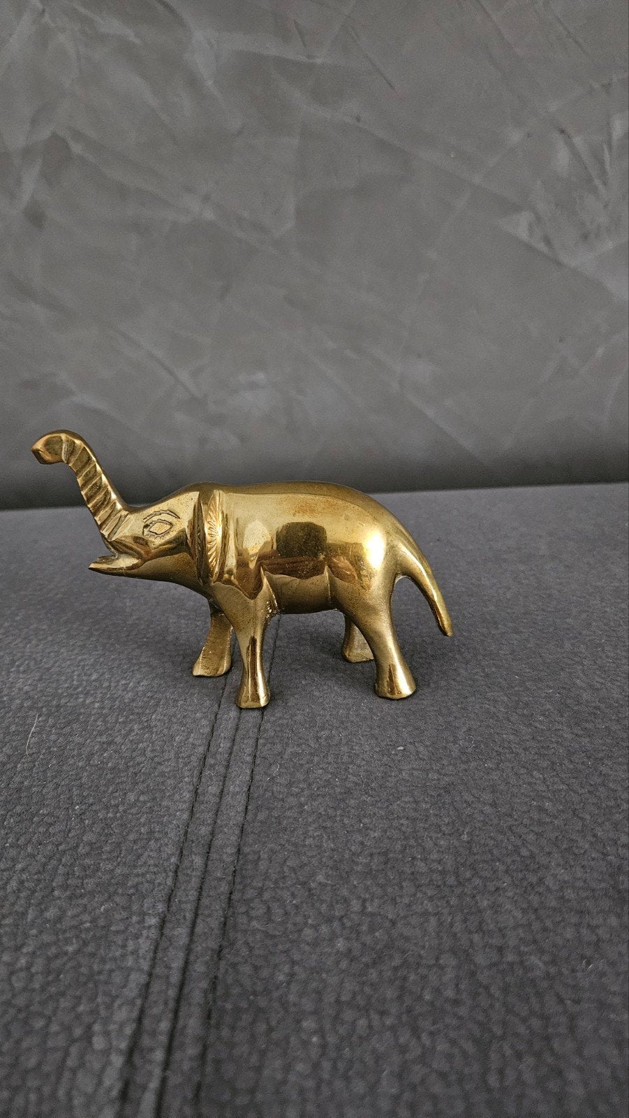 Geel koperen olifant beeldje - 11cm breed, Minder dan 20 cm, Ophalen of Verzenden, Zoogdier, Metaal