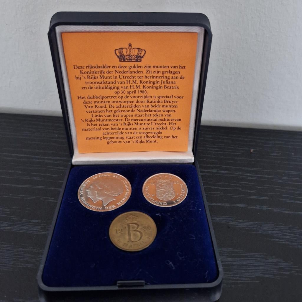 Rijks Munt Herdenkingsset Troonsafstand Juliana 1980, Ophalen of Verzenden, Koningin Juliana, 2½ gulden, Setje