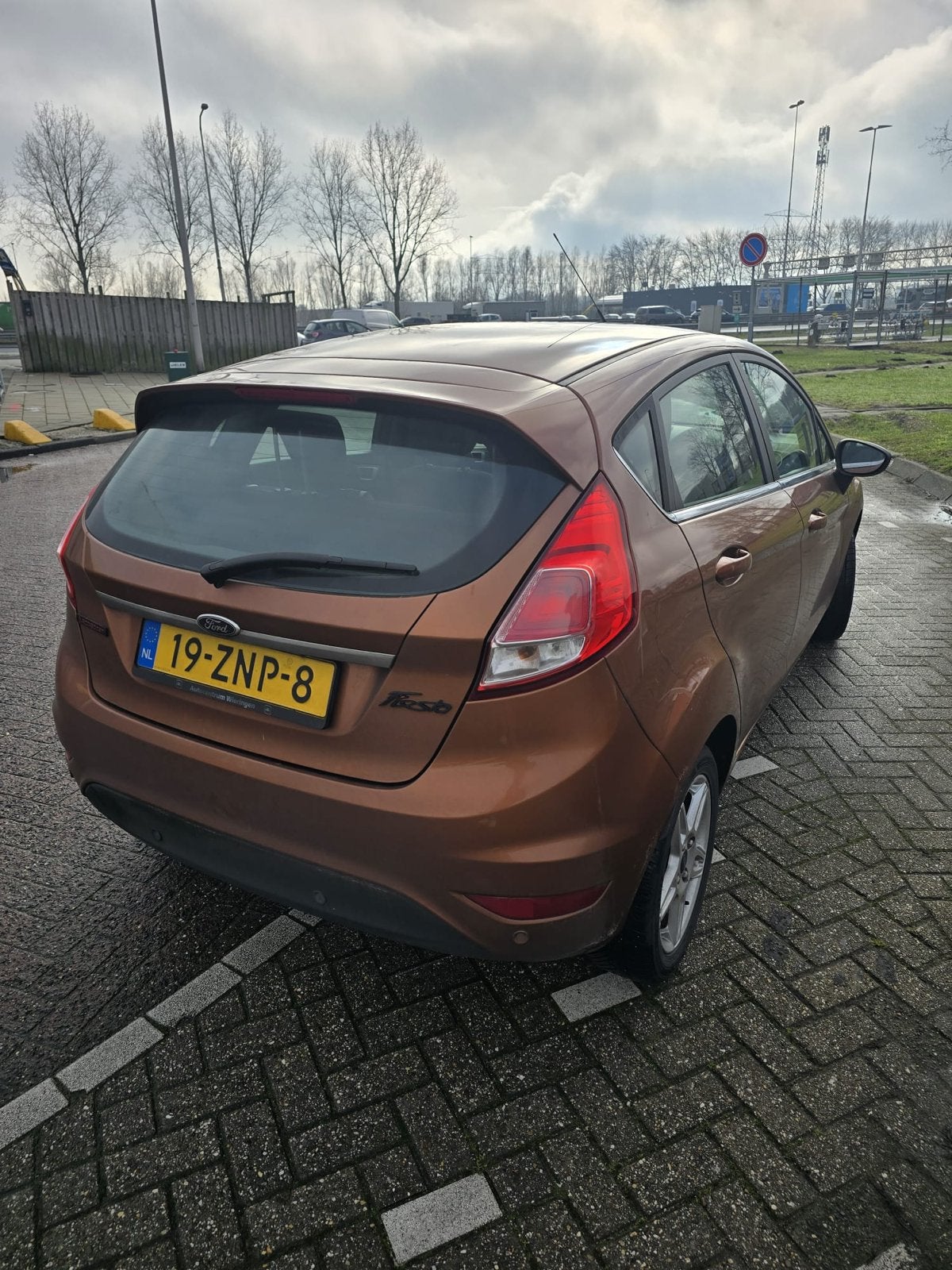 Ford Fiësta 1.0 74KW/100PK 5D 2012 Bruin, Voorwielaandrijving, 40 €/maand, Bruin, 100 pk