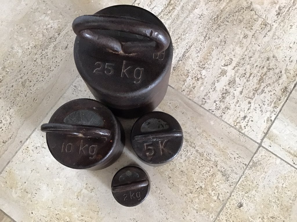 Set van 4 Antieke Gewichten /Bascule (25, 10, 5, 2 kg), Ophalen