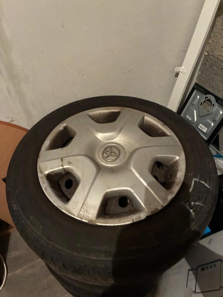 Banden Toyota Yaris, Auto diversen, Wieldoppen, Ophalen, Gebruikt