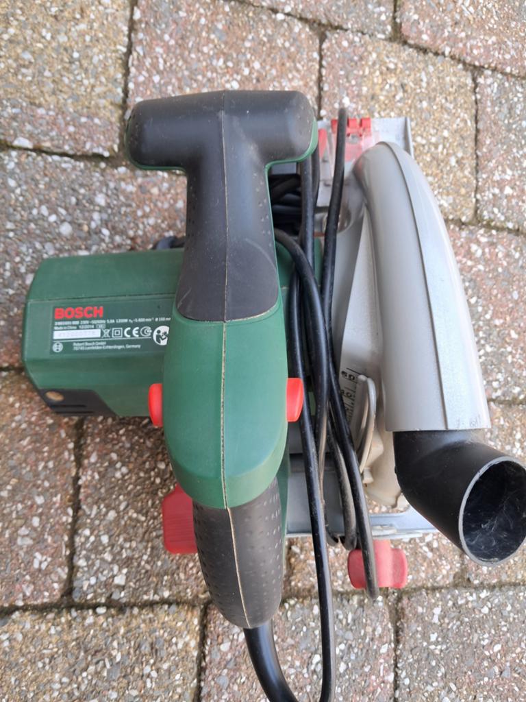 Te koop een grote handcirkelzaag, Ophalen of Verzenden, 1200 watt of meer, Cirkelzaag, 30 tot 70 mm