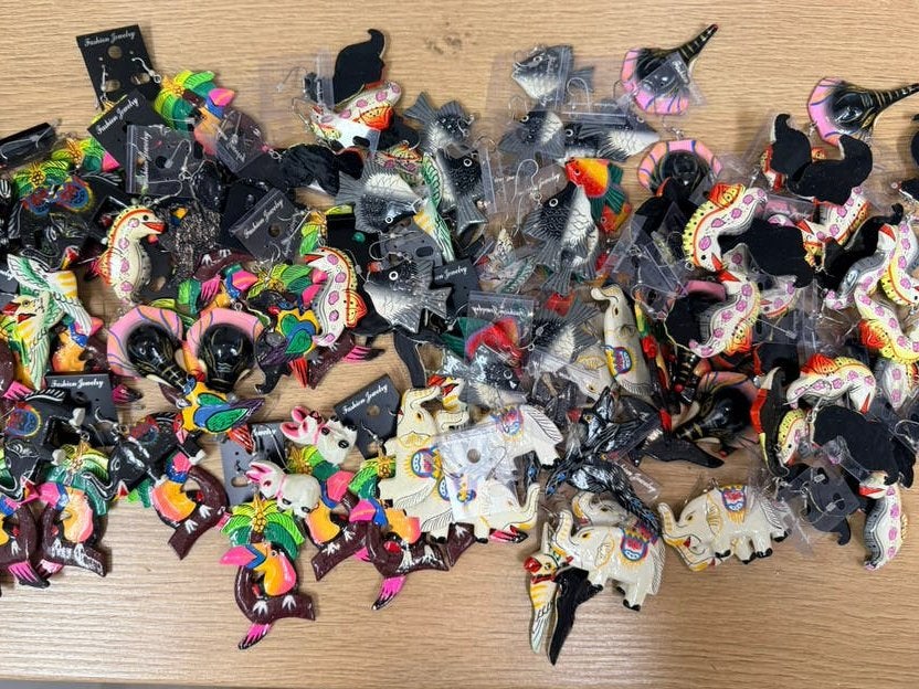 Grote partij handgeschilderde houten oorbellen 70 stuks, Overige materialen, Hangers, Overige kleuren, Nieuw