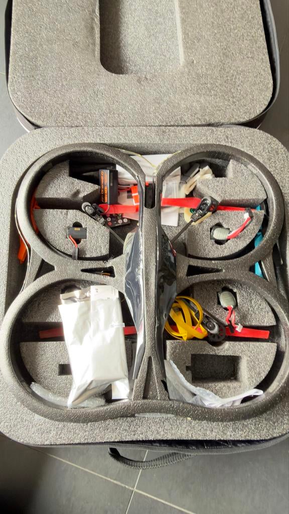 Parrot AR.Drone 2.0 Power Edition met extra's, Gebruikt, Basiskwaliteit, Extra accu('s), Minder dan 100 meter