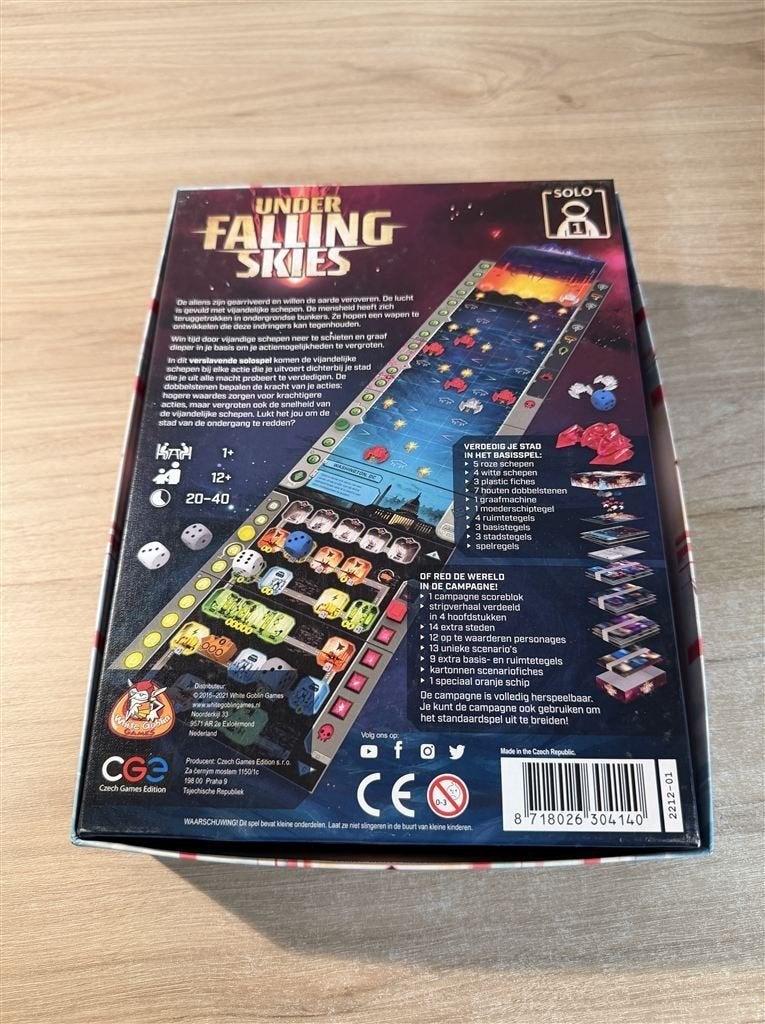 Under falling skies - s6523, Verzenden, Zo goed als nieuw