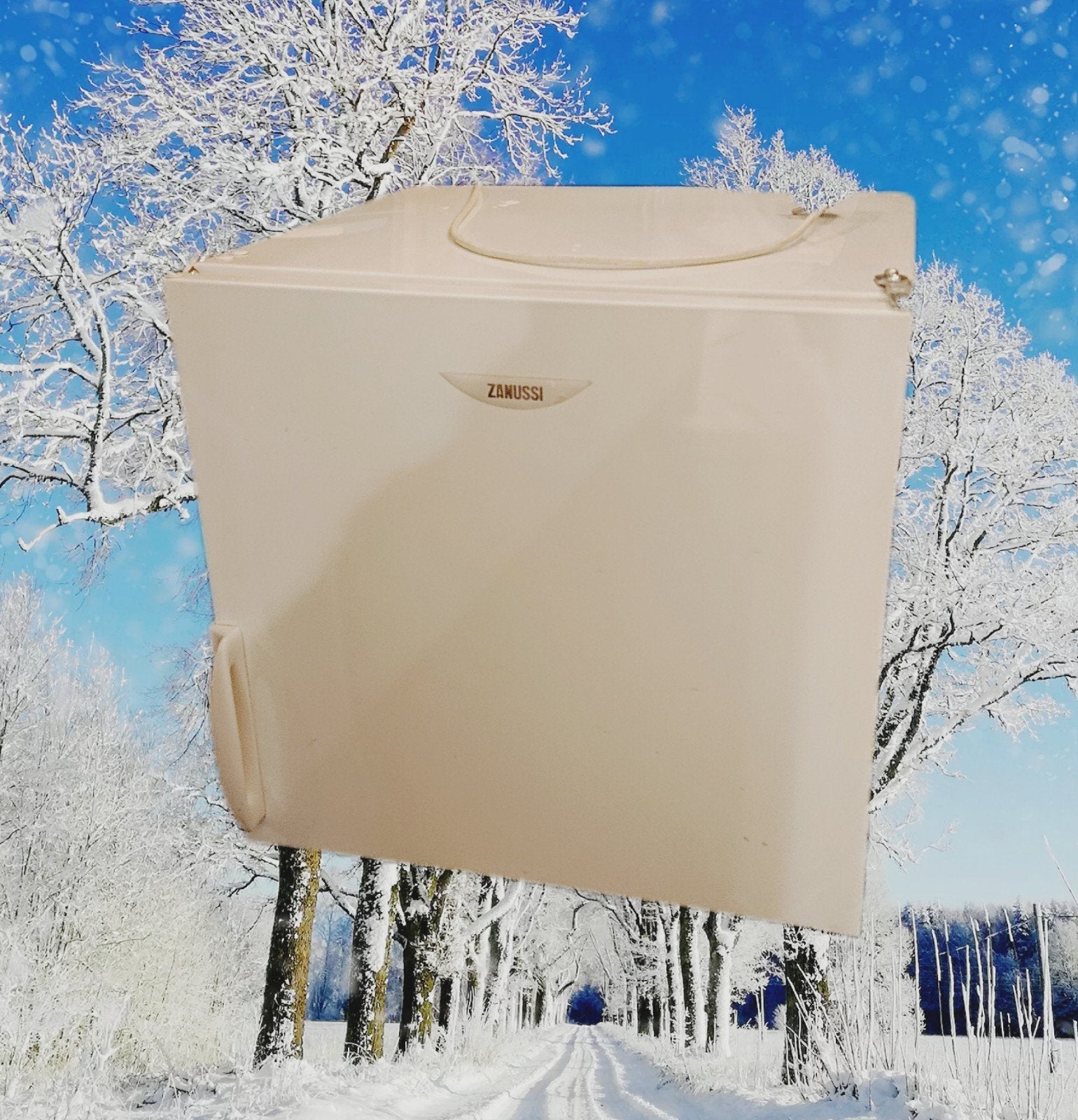 Gratis! Kleine zanussi koelkast met mini vrieskastje, Witgoed en Apparatuur, Koelkasten en IJskasten, Ophalen, Minder dan 85 cm