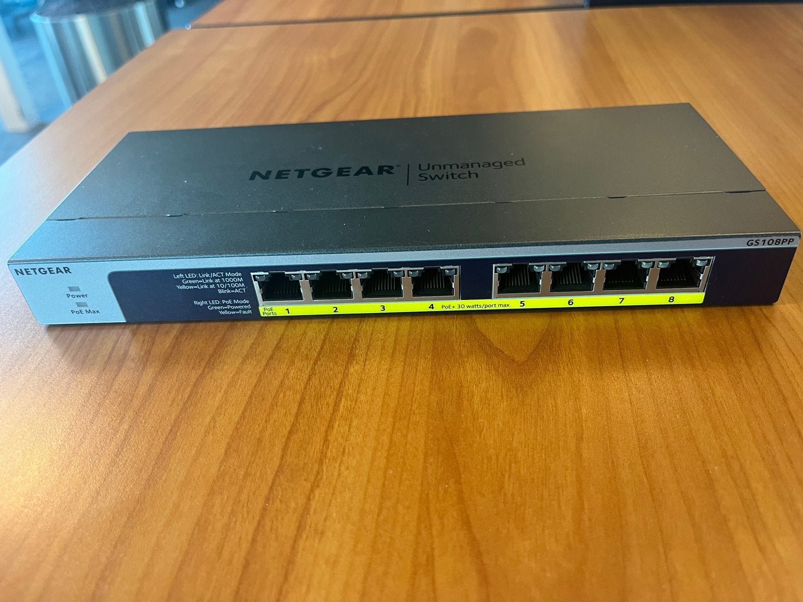 NETGEAR GS108PP 8-poorts Gigabit Unmanaged PoE+ Switch, Ophalen, Zo goed als nieuw