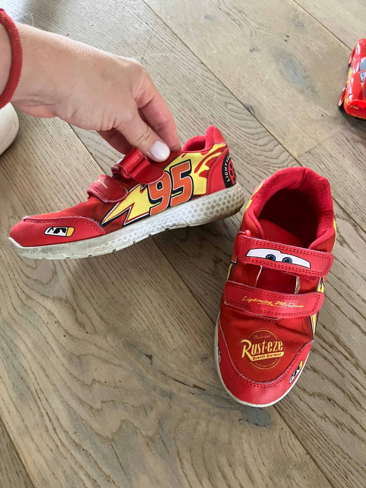 Sneakers for Cars cartoon lovers !, Schoenen, Ophalen of Verzenden, Zo goed als nieuw, Jongen