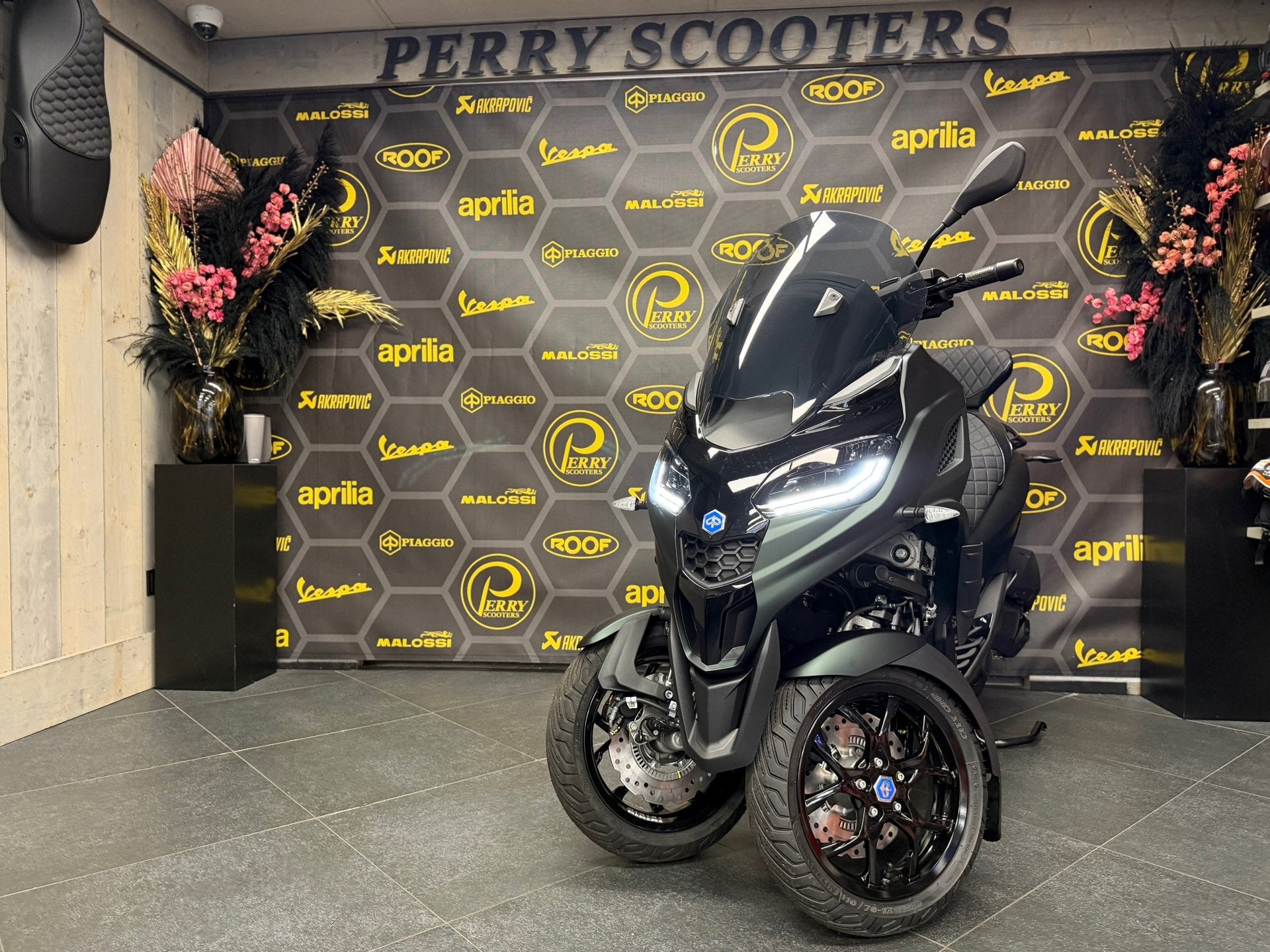 Piaggio MP3 310 HPE Sport EURO5+ 2026 | EXCLUSIVE |AKRAPOVIC, Scooter, Piaggio, 310 cc, ABS