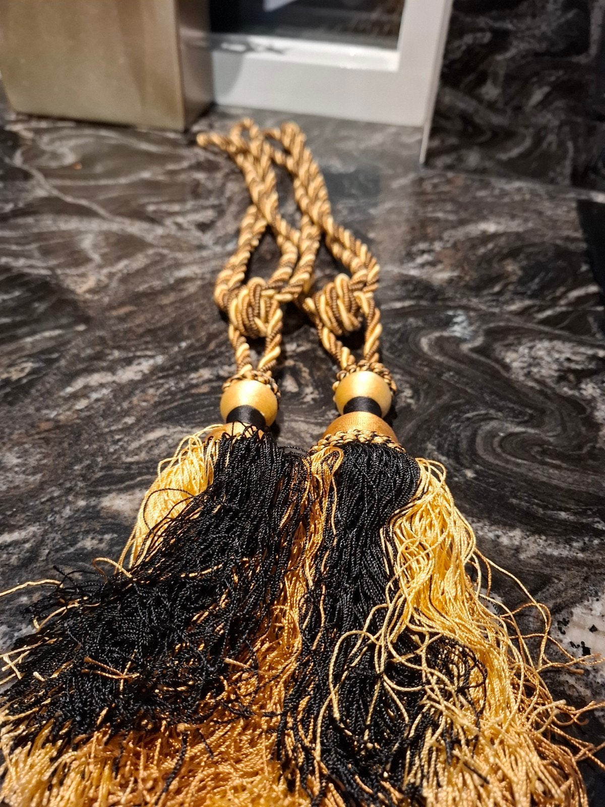 Gouden en zwarte gordijnkwasten - Set van 2, Huis en Inrichting, Nieuw, Ophalen of Verzenden, Polyester, Zwart
