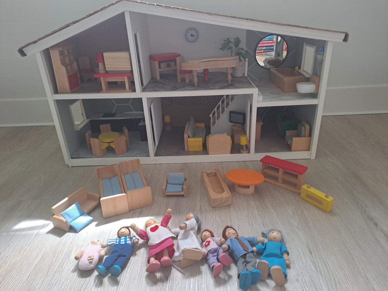Lundby Poppenhuis met houten meubels en poppenfamilie, Ophalen, Gebruikt, Overige typen