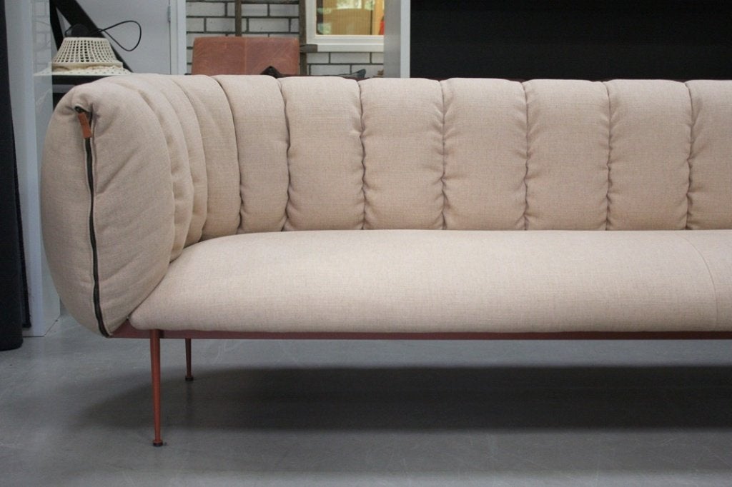 Prachtige lange bank sofa PUFFER Jess Design stof Old Pink, Ophalen, 250 tot 300 cm, 75 tot 100 cm, Zo goed als nieuw