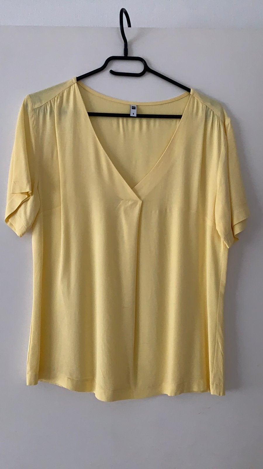 Zachtgeel bloesje van de Hema. Maat S, Kleding | Dames, Ophalen of Verzenden, Zo goed als nieuw, Maat 36 (S), Geel