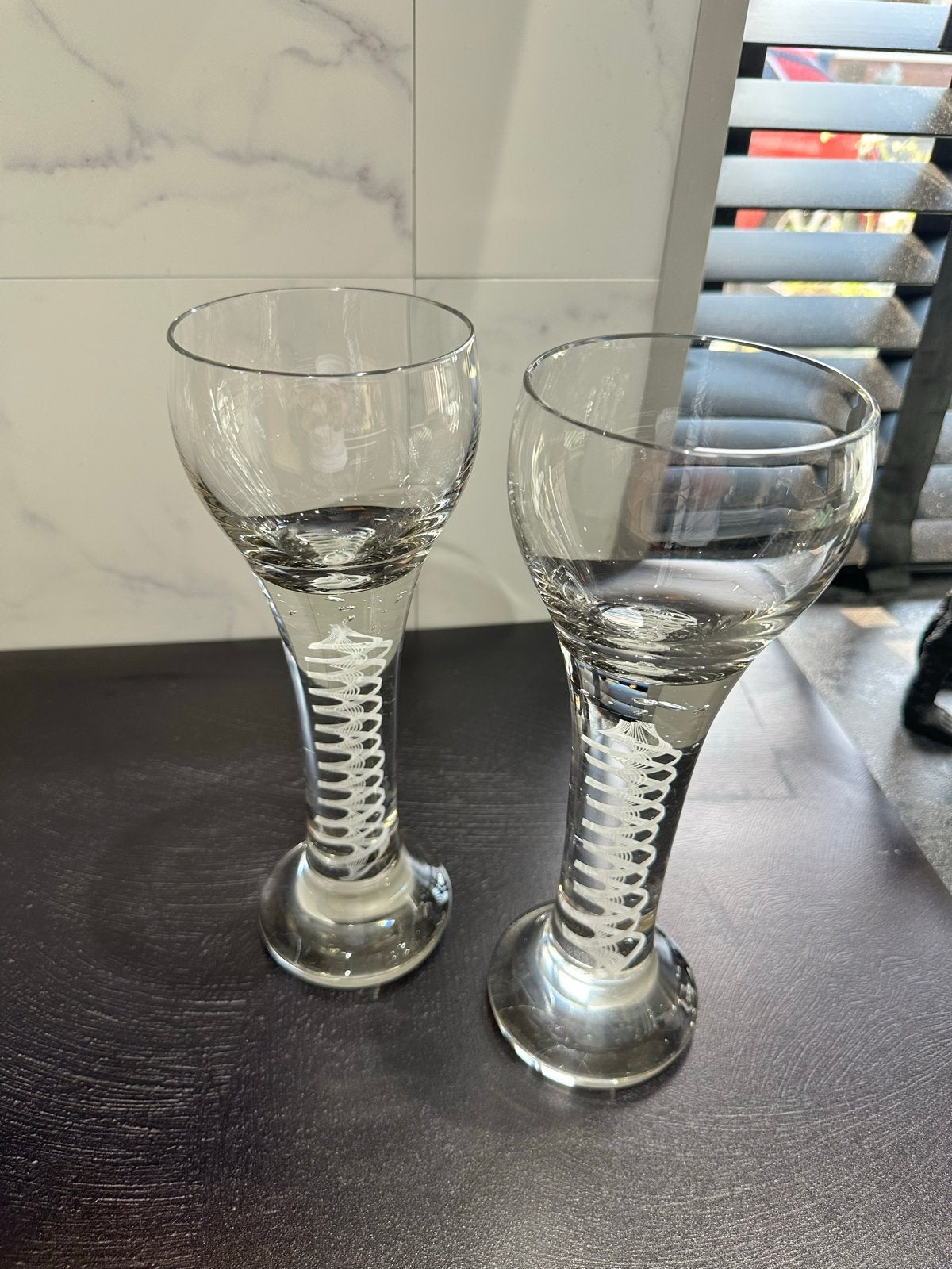 Set van twee antieke slingerglazen, Ophalen of Verzenden