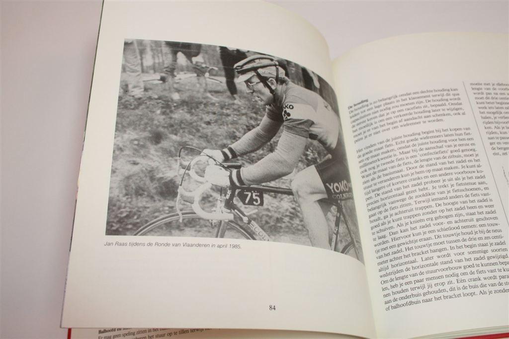 Wielersport — Fiets, Uitrusting & Tactiek Handboek, Ophalen of Verzenden, Gelezen, Watersport en Hengelsport