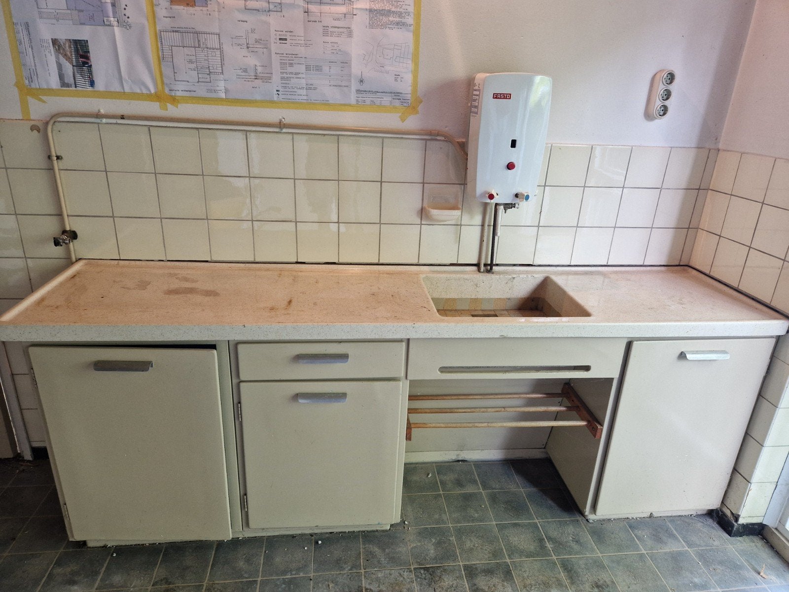 Vintage keukenblok met spoelbak - Ideaal voor opknappers, Ophalen, Gebruikt, Overige materialen, Enkelwandige keuken