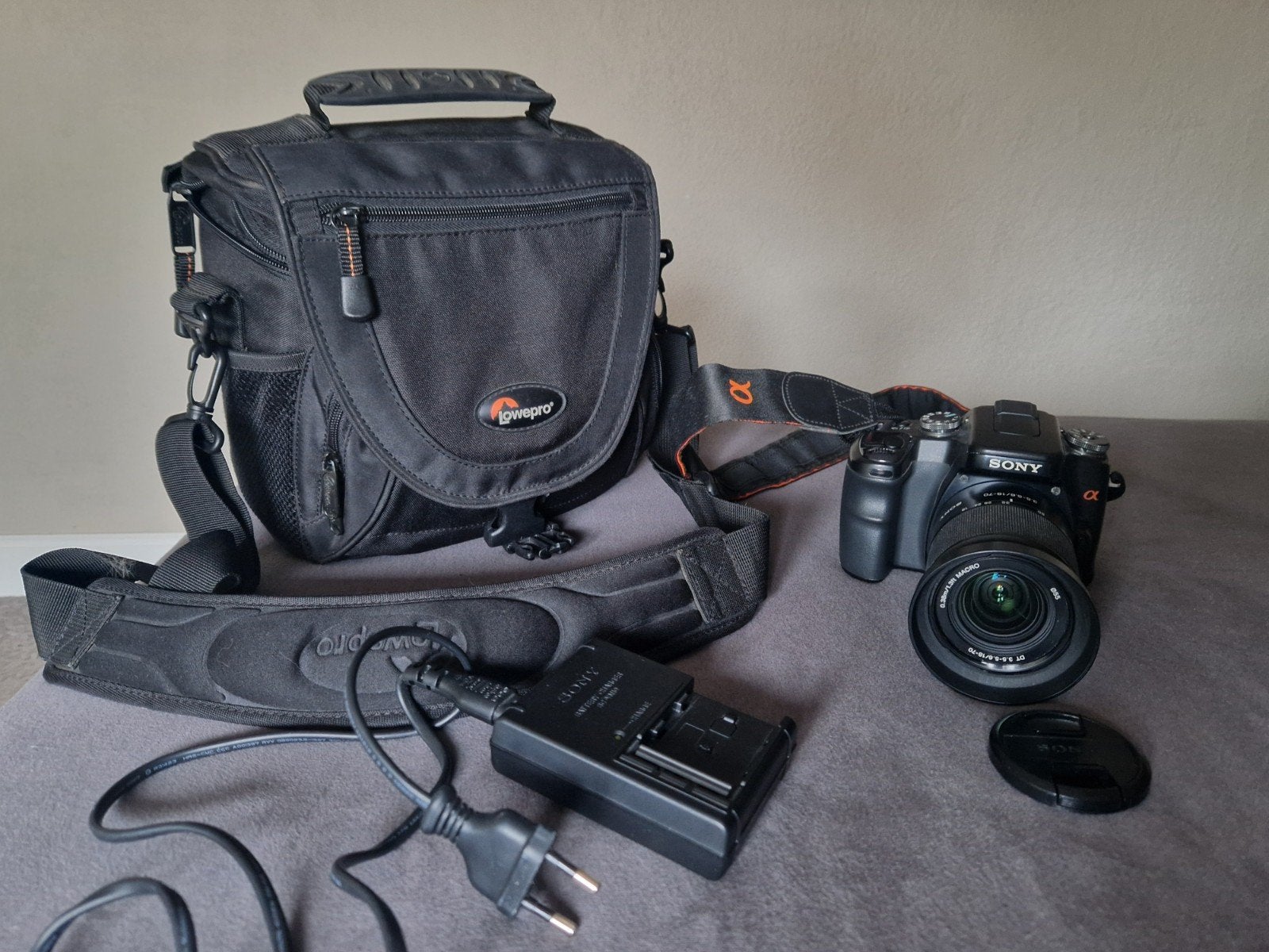 Sony alpha 100 spiegelreflex camera incl lenzen, Ophalen of Verzenden, Gebruikt