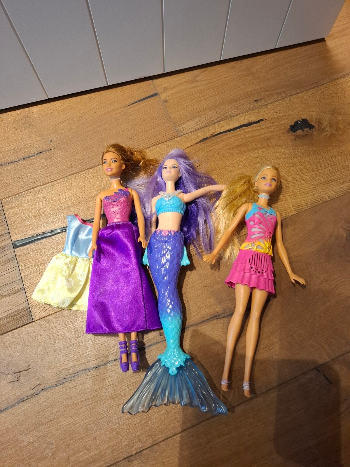 Barbie poppen set - 4 stuks met extra kleding, Ophalen of Verzenden, Gebruikt, Barbie