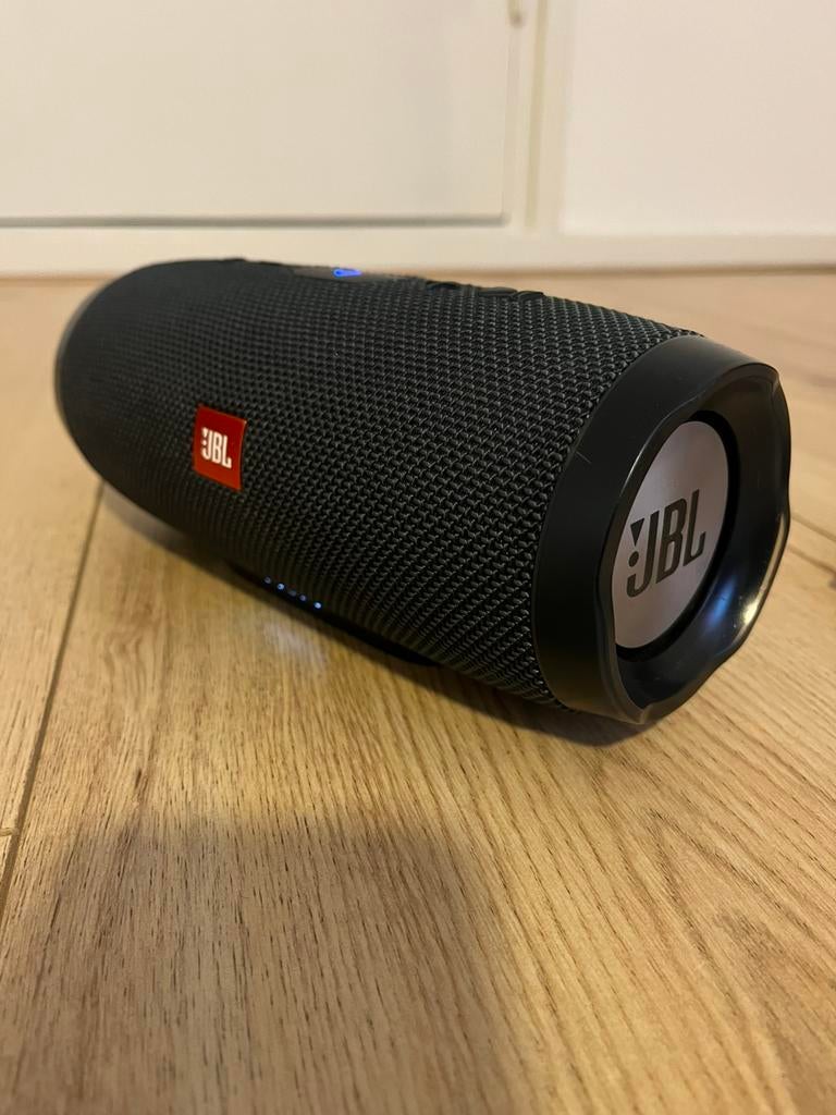 Jbl charge Essential. Nieuwe accu!, JBL, Overige typen, Ophalen of Verzenden, Zo goed als nieuw