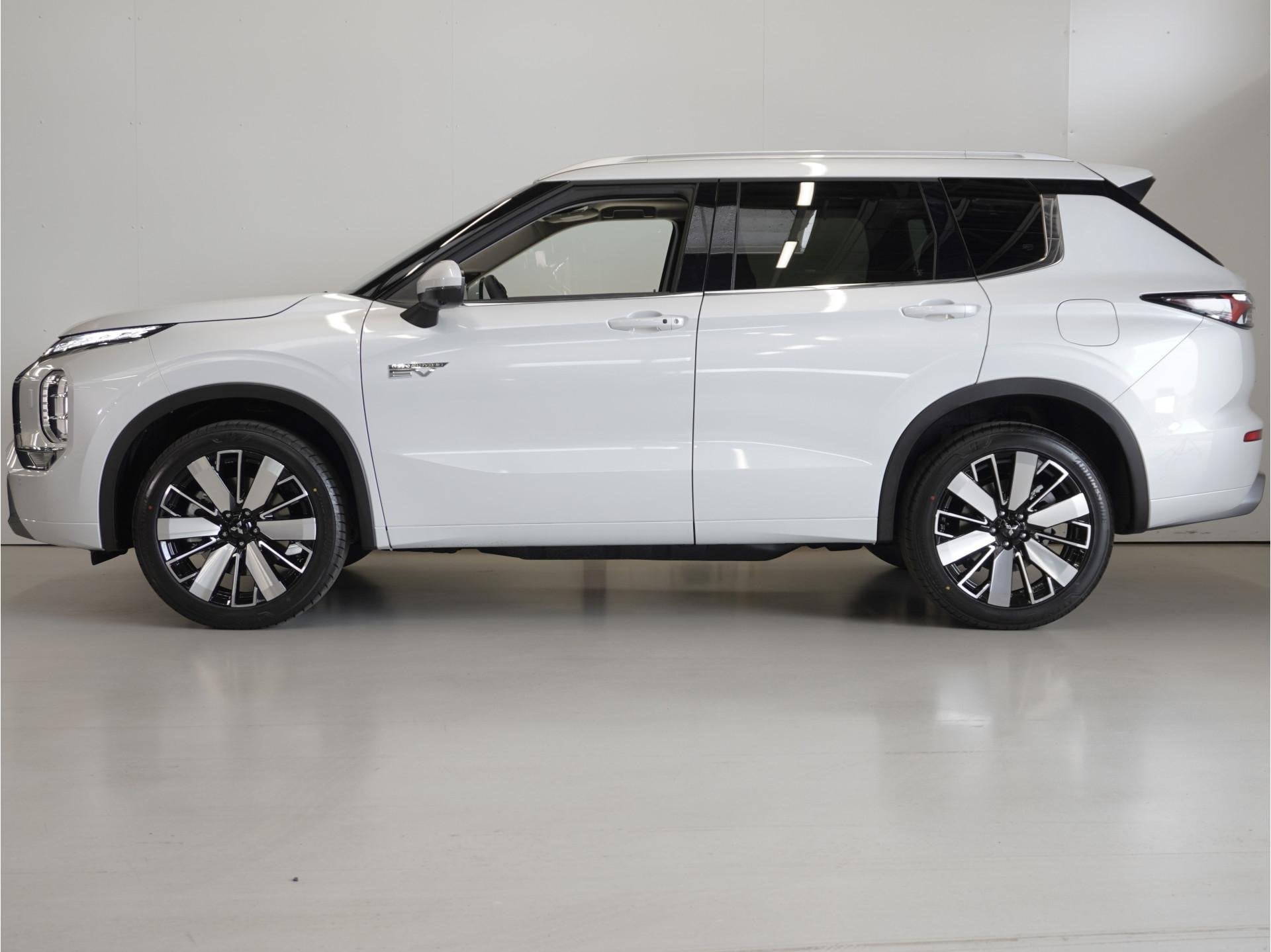 Mitsubishi Outlander 2.4 PHEV Instyle | Actieprijs | Uit voo, Auto's, Automaat, 136 pk, Outlander, Zwart