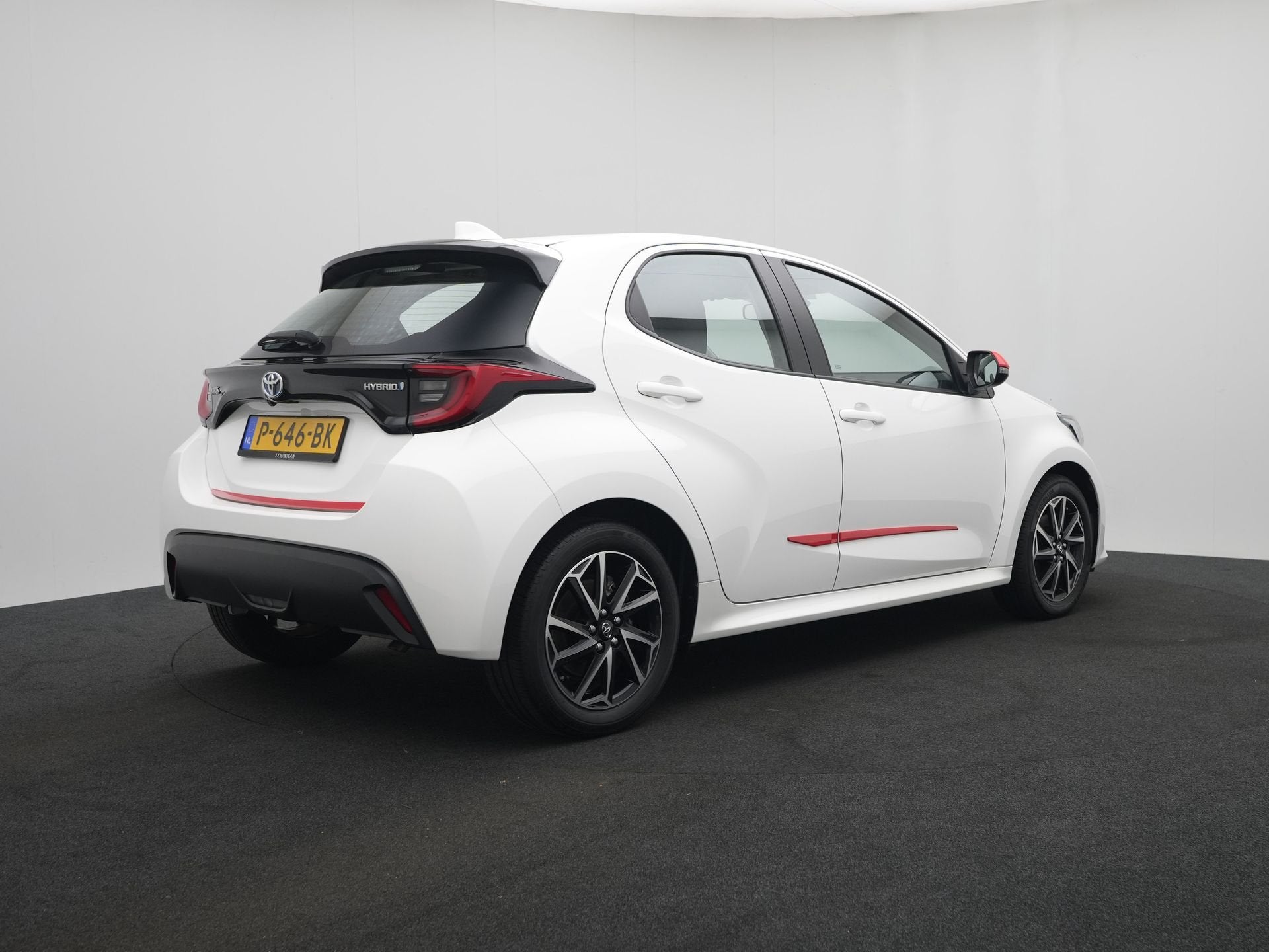 Toyota Yaris 1.5 Hybrid TeamNL | NL Auto | Dealer Onderhoude, Auto's, Gebruikt, Euro 6, Bedrijf, Grijs