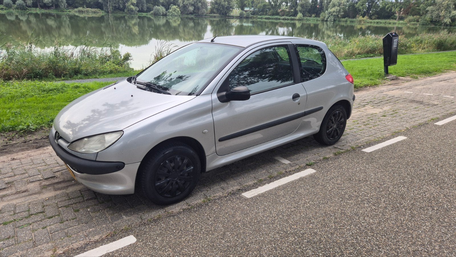 Peugeot 206 Grijs 3D LAGE KM | APK | RIJDT UITSTEKEND, Auto's, Voorwielaandrijving, 1242 cc, 4 cilinders, 4 stoelen