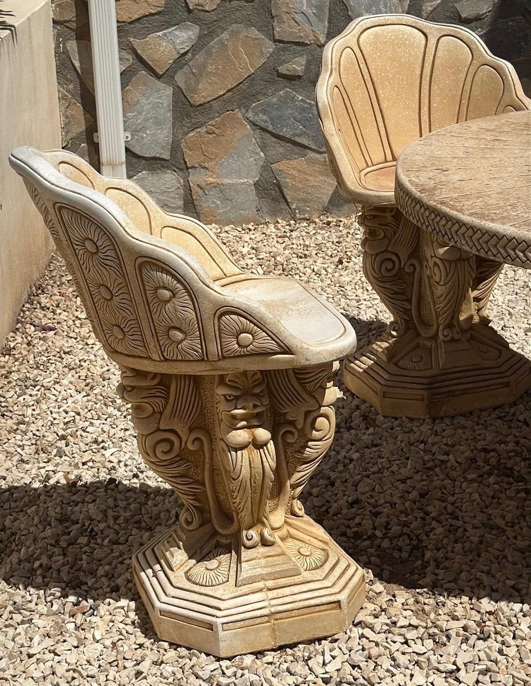 Unieke stenen tuinset met 4 stoelen en tafel, Gebruikt, Eettafel, Ophalen of Verzenden, Tuinset