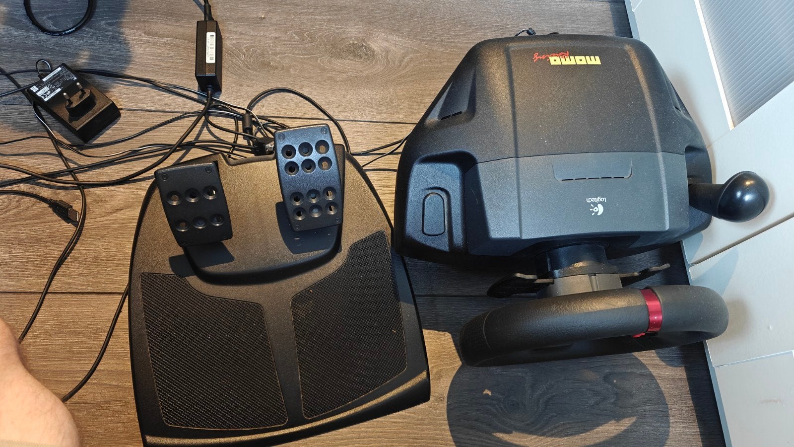 Logitech MOMO Racing Force Feedback Stuurwiel met Pedalen, Racestuur, Gebruikt, Force feedback, Ophalen of Verzenden