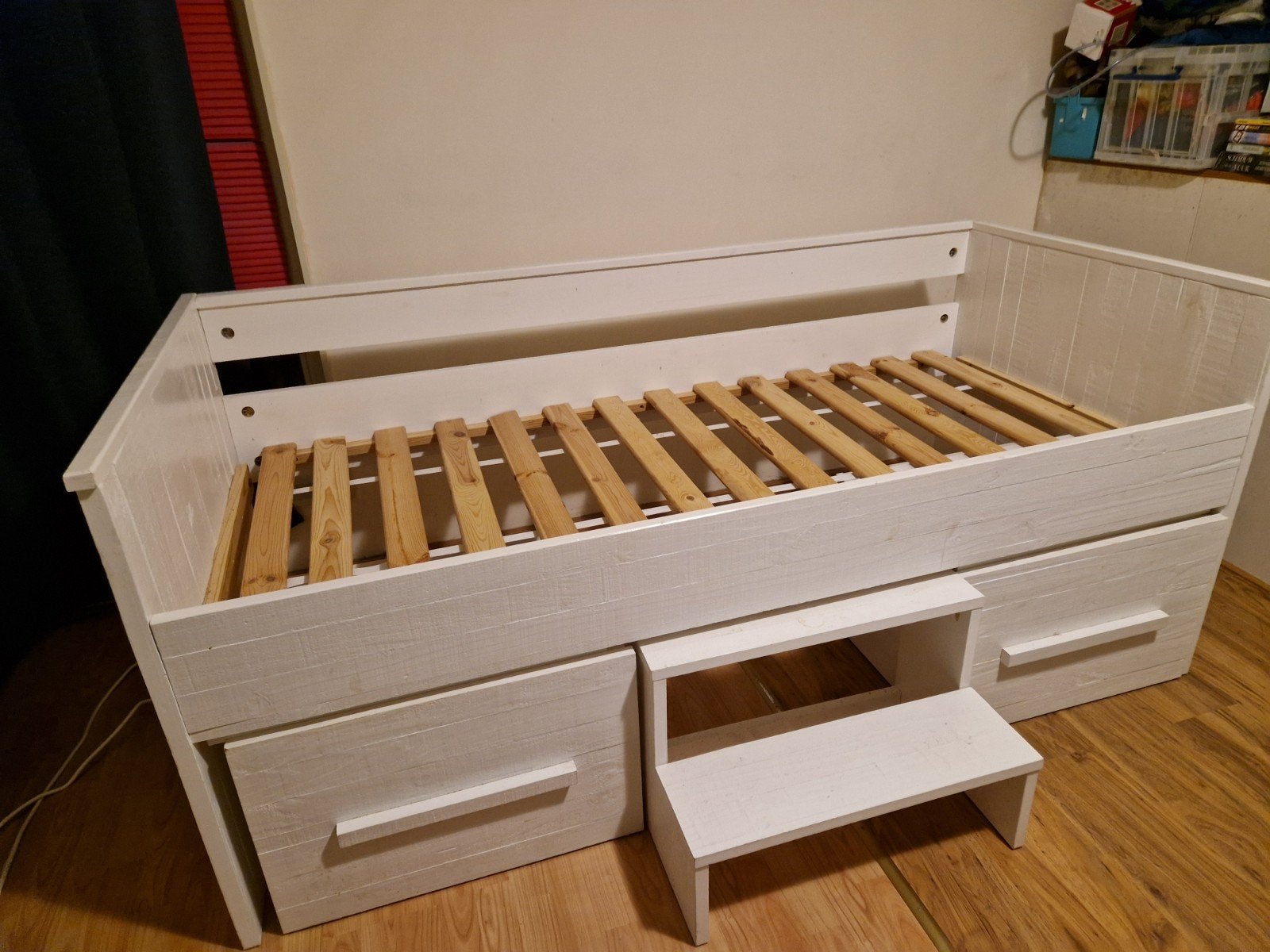 Wit houten bed met opberglades en trapje, Ophalen, Gebruikt, 90 cm, Eenpersoons