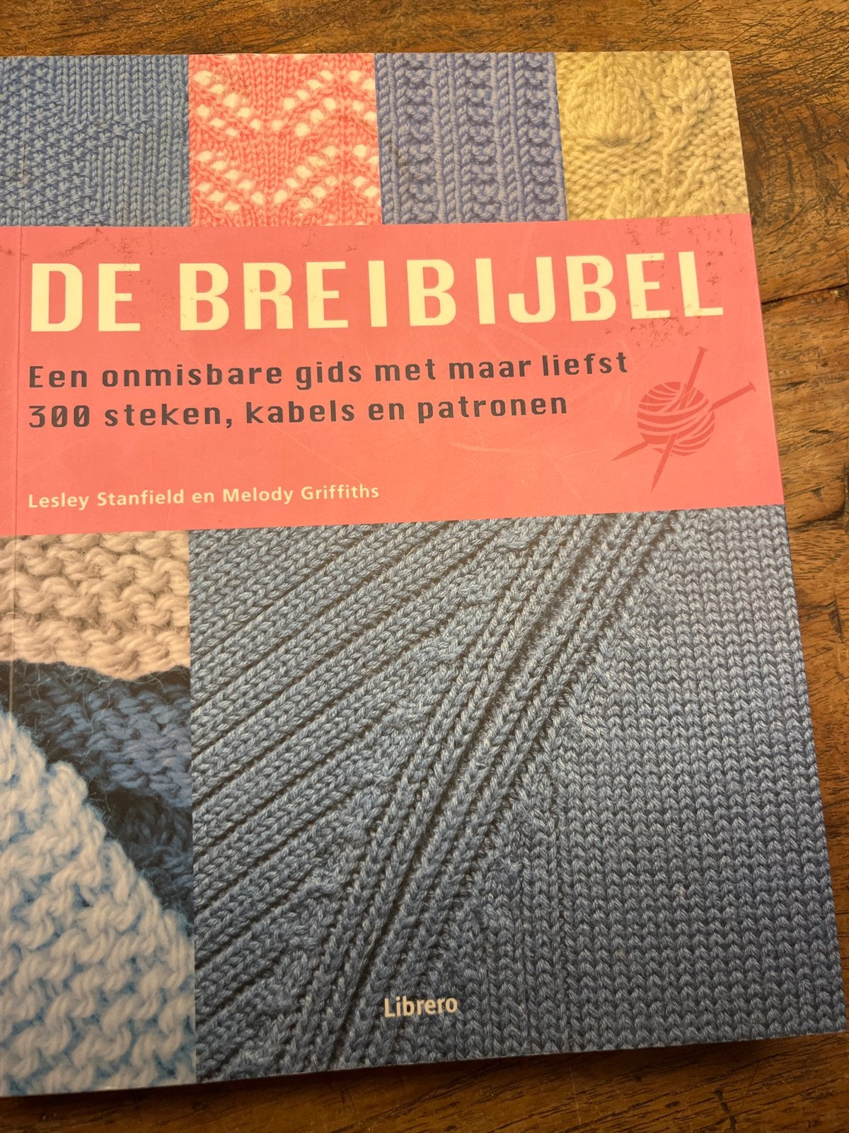 De Breibijbel: Meer dan 200 pagina's breiplezier in goede st, Boeken, Hobby en Vrije tijd, Ophalen of Verzenden, Breien en Haken