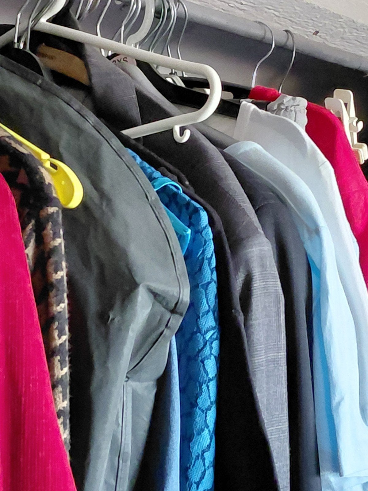 Partij dames kleren €5 kilo  jurken rokke broeken blazers, Ophalen