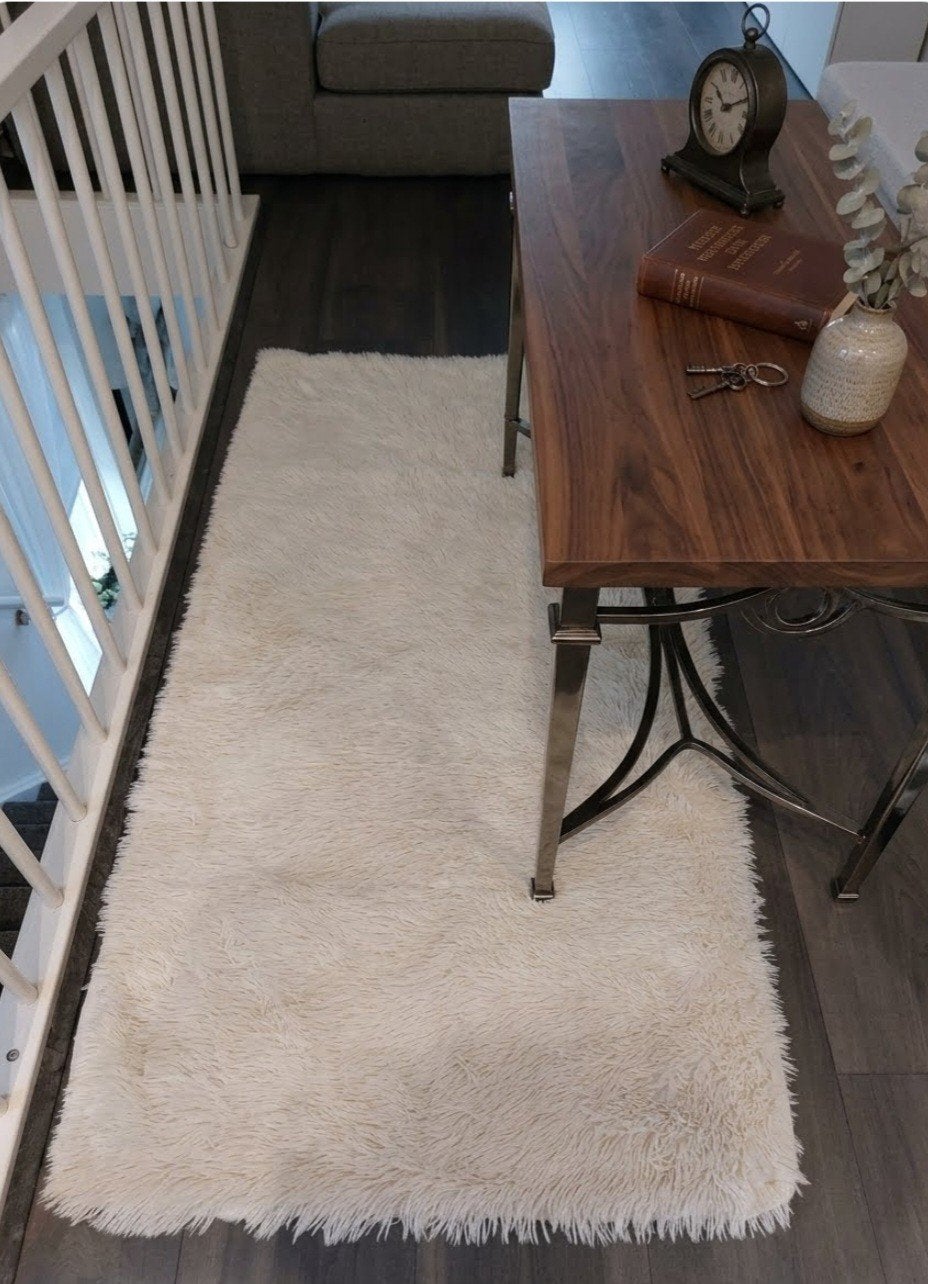 Zacht crèmekleurig vloerkleed, langwerpig (wasbaar), Minder dan 50 cm, Modern, pluizig, Ophalen of Verzenden, Zo goed als nieuw