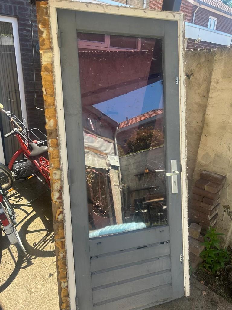 hard houten buitendeur met kozijn, Doe-het-zelf en Verbouw, Kozijnen en Schuifpuien, Gebruikt, Deurkozijn, 150 tot 225 cm, Inclusief glas