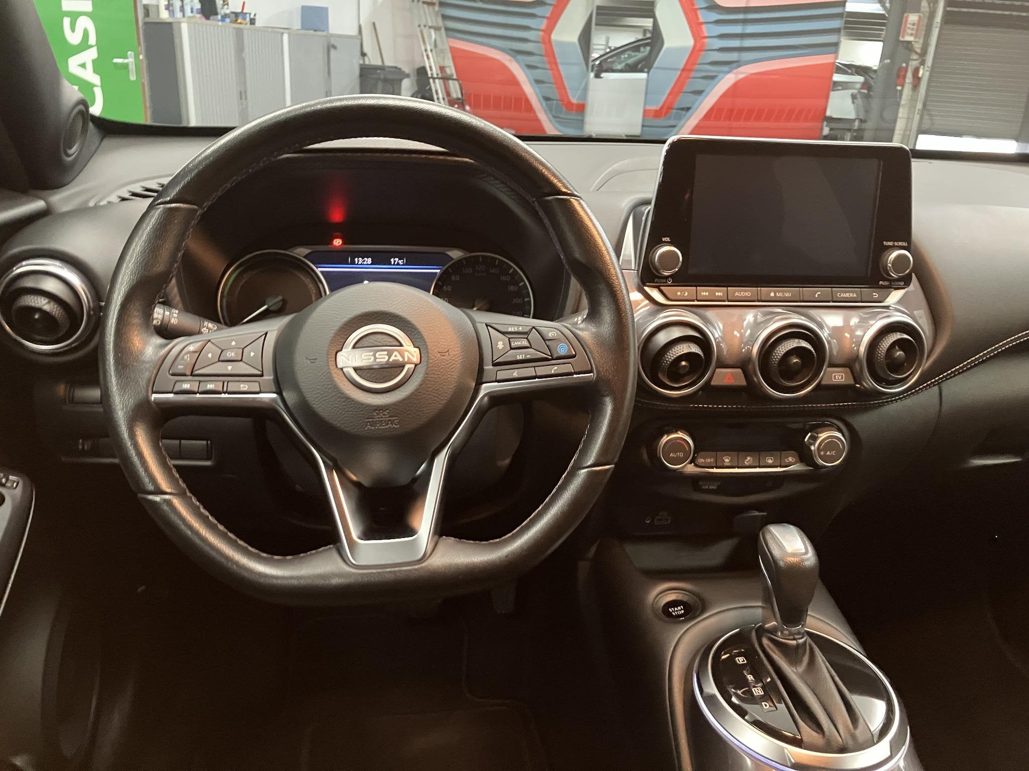 Nissan Juke 1.6 Hybrid Tekna / Dealer Onderhouden / Apple Ca, Auto's, 1300 kg, Gebruikt, Leder en Stof, Zwart
