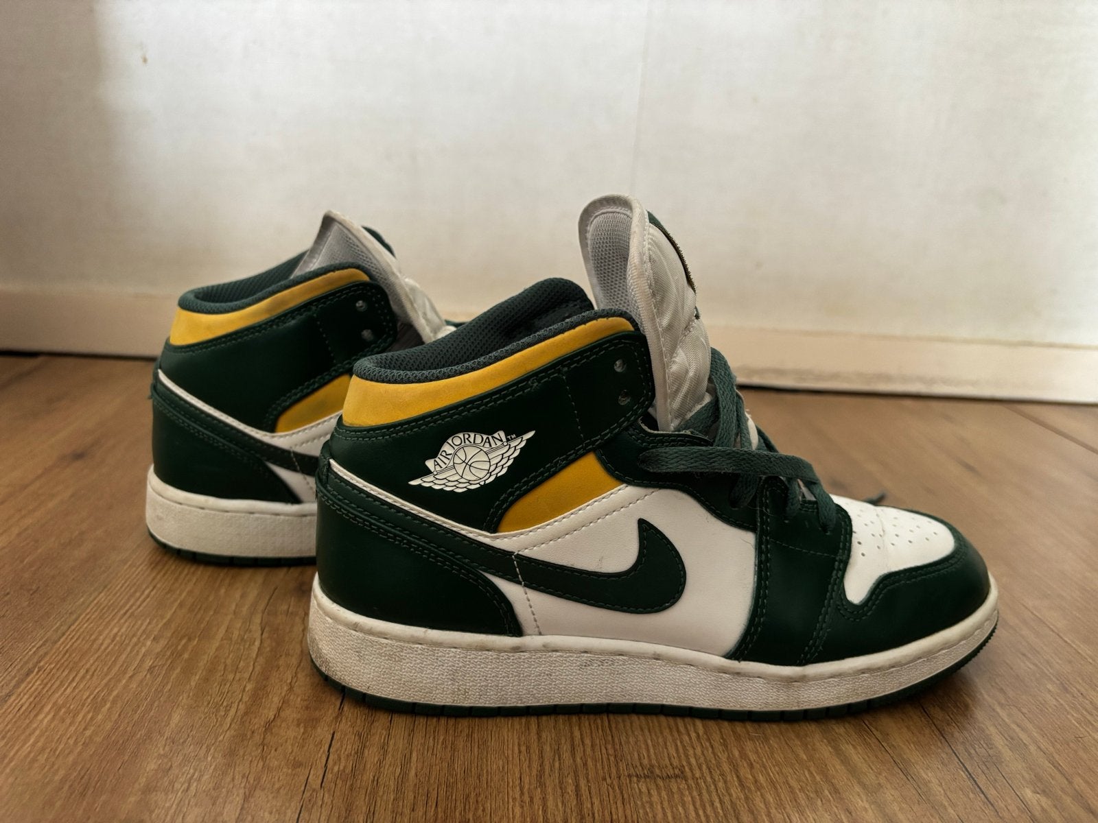 Nike Air Jordan 1 Mid Groen/Geel maat 38, Ophalen of Verzenden, Gedragen, Overige kleuren, Sneakers of Gympen