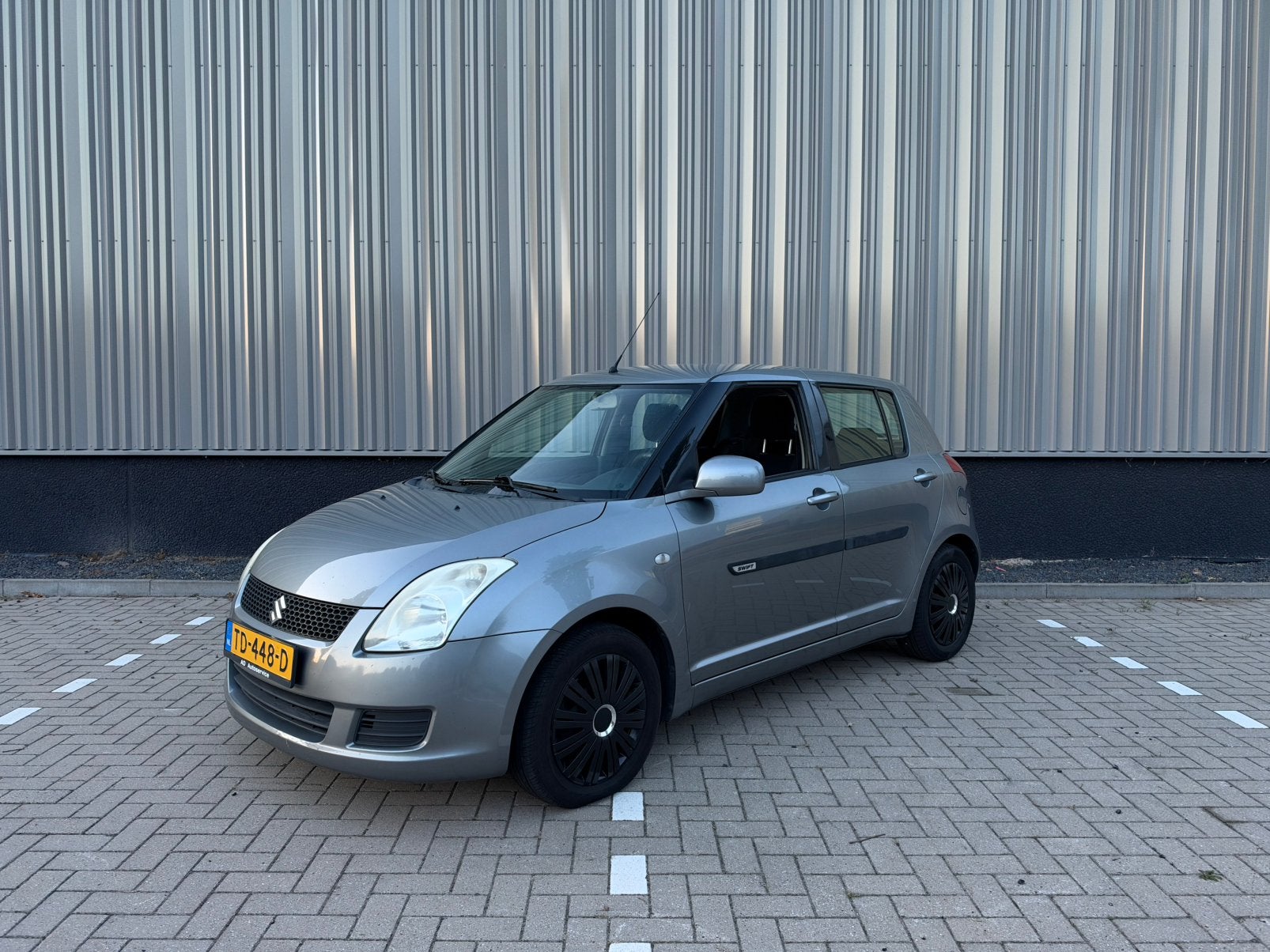 Suzuki Swift 1.3 5Drs 2008 | Airco | Nieuwe APK | Bleutooth, Voorwielaandrijving, Stof, 40 €/maand, Zwart