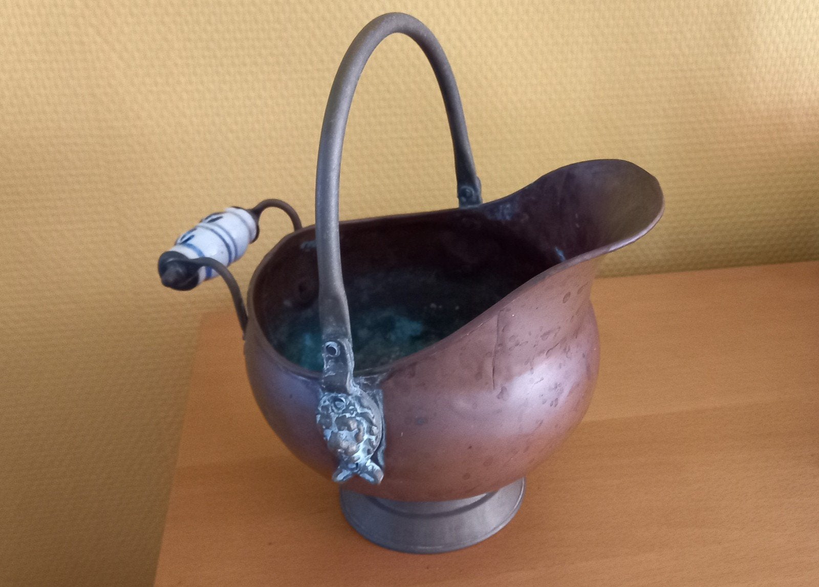 Antieke koperen kolenkit met keramisch handvat, Antiek en Kunst, Antiek | Koper en Brons, Koper, Ophalen of Verzenden