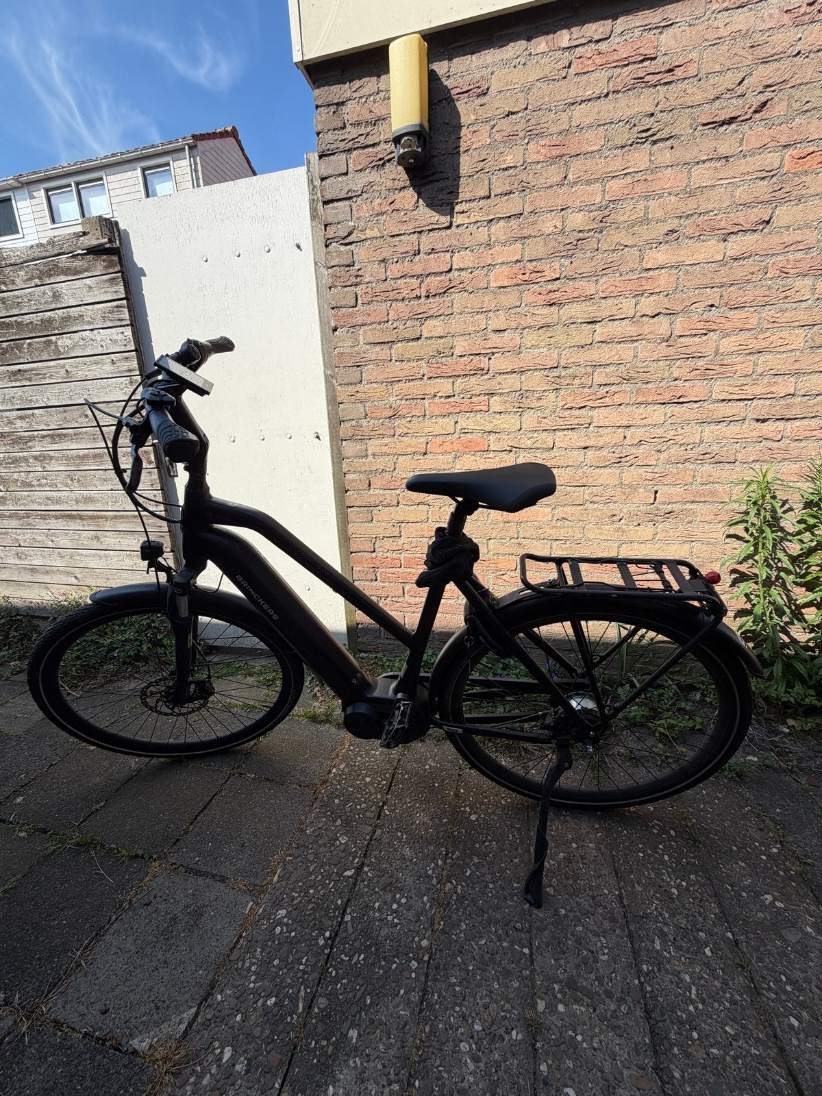 Zwarte E-bike Brinckers met achterdrager, Ophalen, Zo goed als nieuw, Brinckers, 51 tot 55 cm