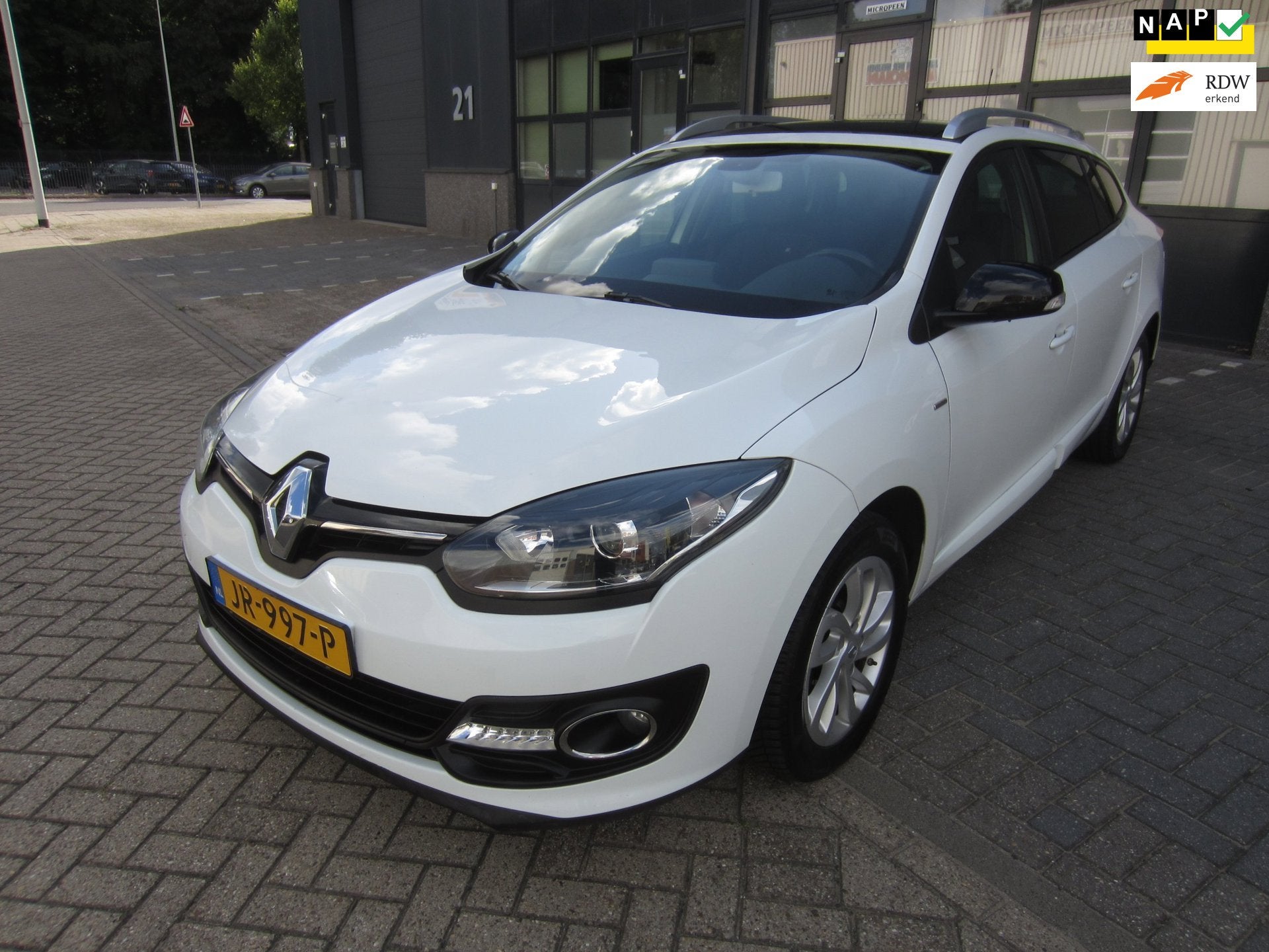 Renault Mégane Estate 1.2 TCe Limited 2016 Airco Navi Pano, Voorwielaandrijving, Dealer onderhouden, Gebruikt, Euro 6