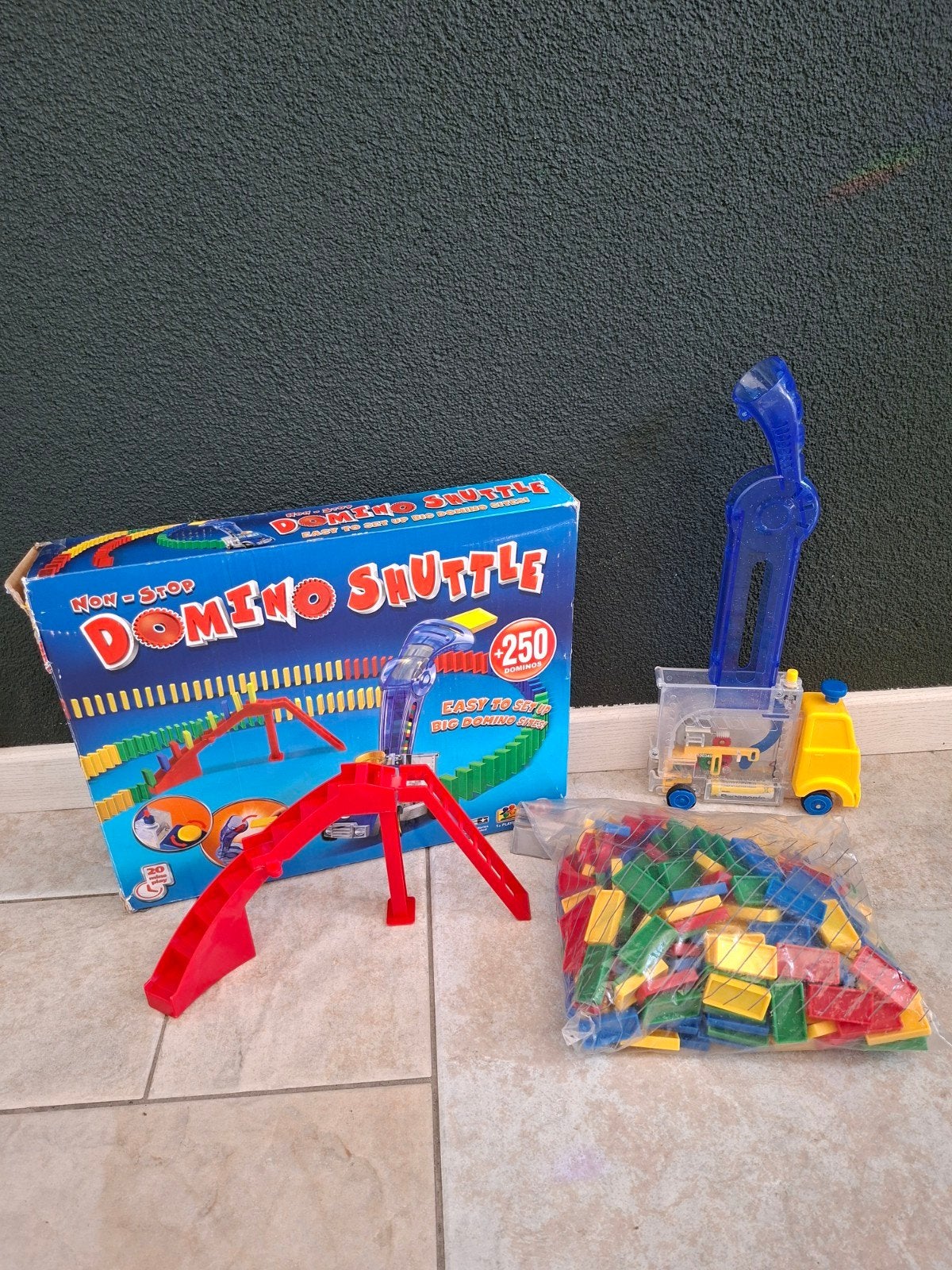 Domino Shuttle met  dominostenen en accessoires, Ophalen of Verzenden, Zo goed als nieuw, Jongen of Meisje